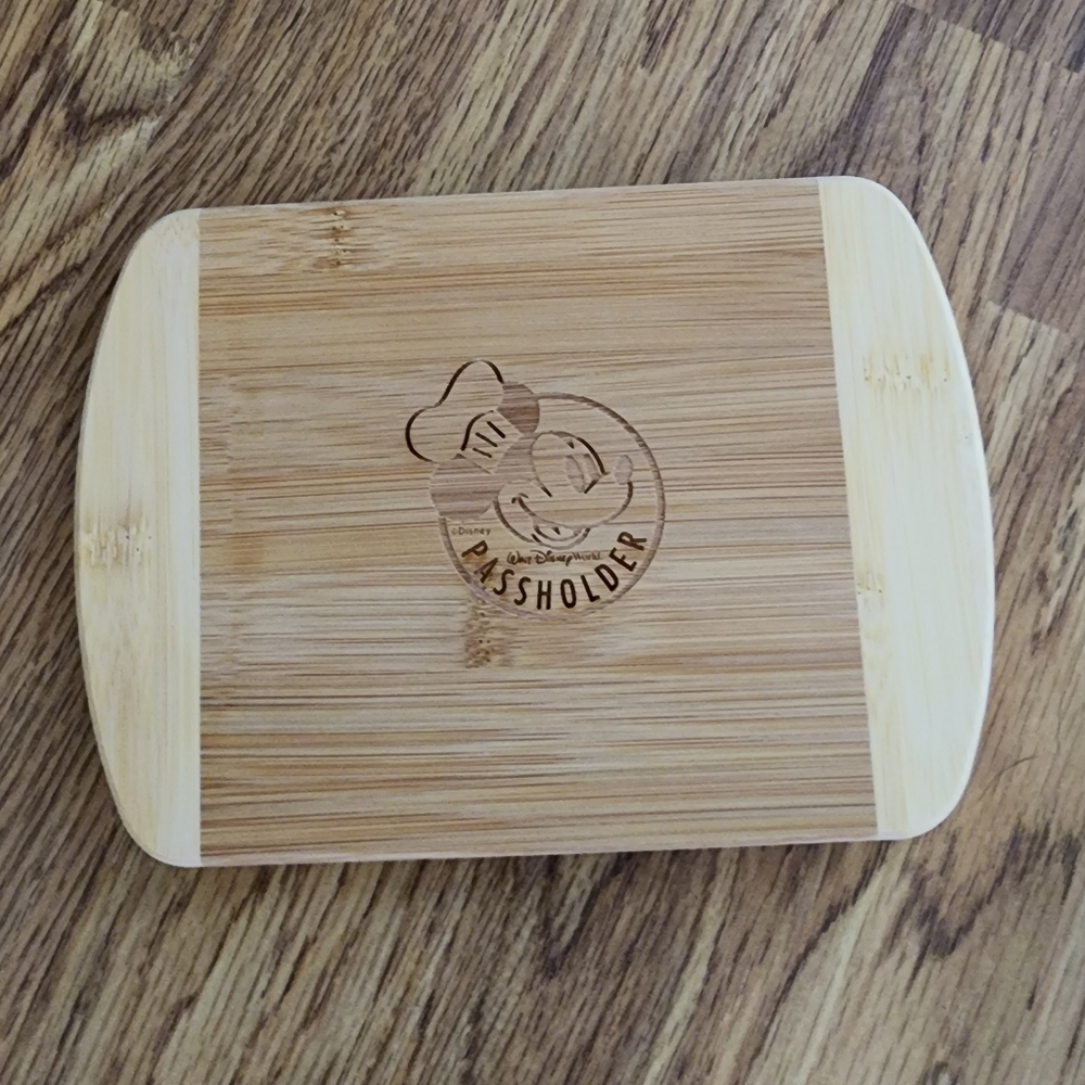 🍁2 for $15🍁 Disney Cutting Board '18 Annual Passholder Exclusive Limited Ed